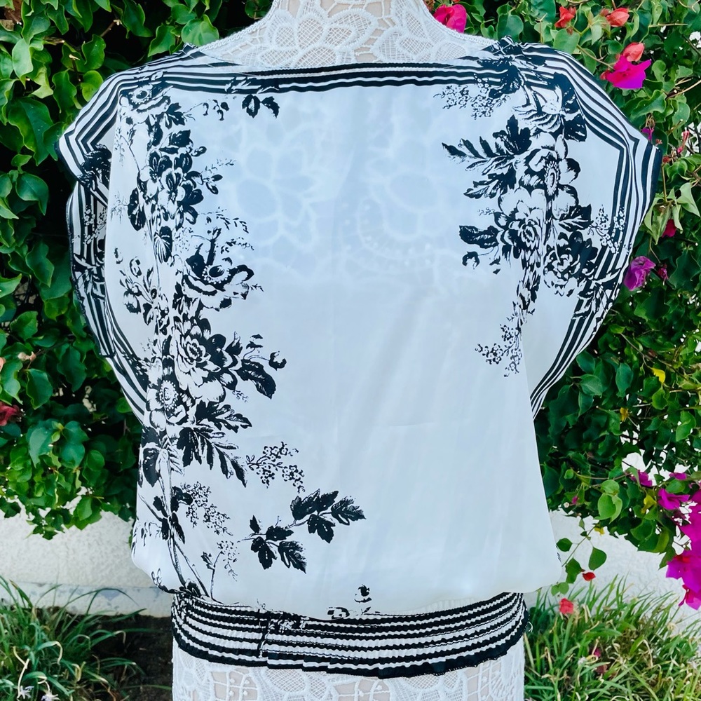 CHACHA VENTE Black & White Floral/Stripe Elastic Waist Blouse